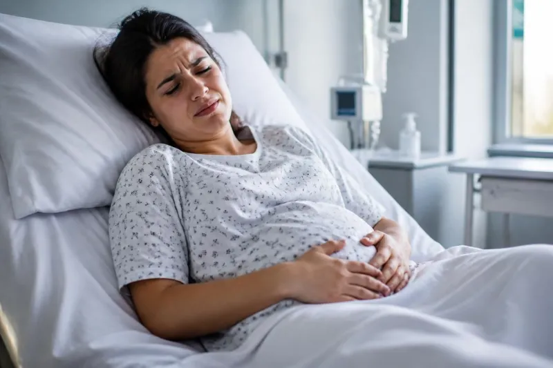 Thrombose veineuse pelvienne après l’accouchement : quels signes doivent alerter ?
